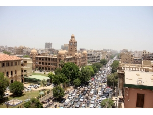 Pakistan’da Kısıtlamalar Sona Erince Halk, Pazar Yerlerine Akın Etti