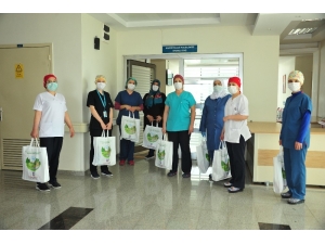 Karaman Belediyesi, Hemşireler Günü’nde Sağlık Çalışanlarını Unutmadı