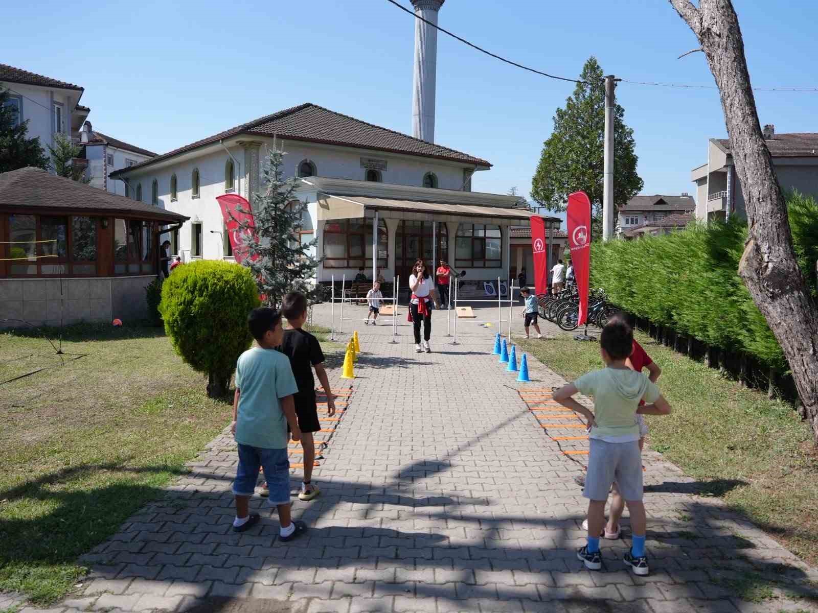 kur-an-kursuna-gidenlen-hem-eglendi-hem-spor-yapti