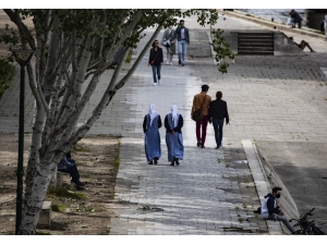 Fransa’da Son 24 Saatte Covid-19’dan 349 Kişi Öldü