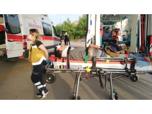 Bursa’da Motosiklet Yayaya Çarptı: 3 Yaralı