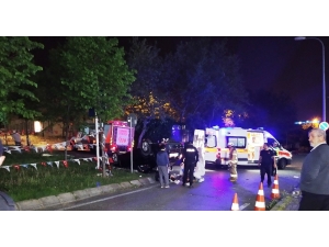 Makas Attığı İleri Sürülen Otomobil Takla Atarak İş Yerinin Bahçesine Girdi: 3 Yaralı