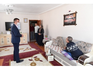 Başkan Balcı, Engelli Bireyleri Evlerinde Ziyaret Etti