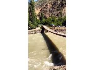 Serinlemek İçin Asma Köprüden Çoruh Nehrinin Azgın Sularına Atladı