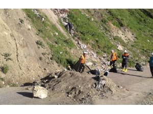Hakkari’de Dere Yatakları Temizleniyor