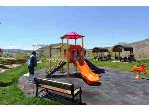 Bayburt’ta Parklar Çocuklar İçin İlaçlandı