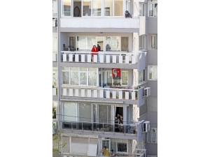 Balkonlar Özgürlük Simgesi Haline Geldi