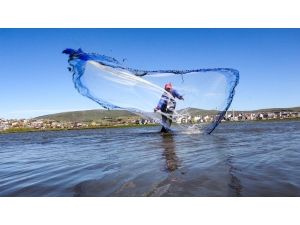 Sular Altında Kalan Ovada Balık Avı