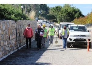 Belediye Ekipleri, Yılmaz Özdil’in Villasında Yıkım Çalışmalarına Başladı