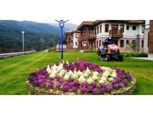 Yunusemre’nin Parklarında Düzenleme Çalışmaları Devam Ediyor