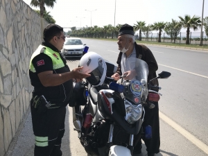 Antalya’da 84 Yaşındaki Adam Kamyonetiyle Trafiği Bir Birine Kattı