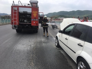 2 Araçtan Dumanlar Çıktı, Sürücüler Korku Dolu Anlar Yaşadı