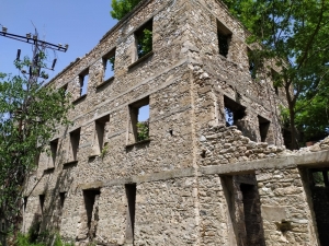 Tarihi Yapı Harabeye Döndü