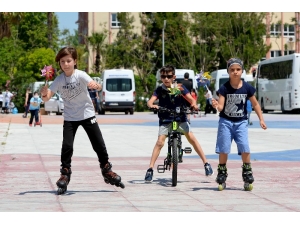 Muratpaşa, Çocukları Rüzgar Gülleriyle Karşıladı