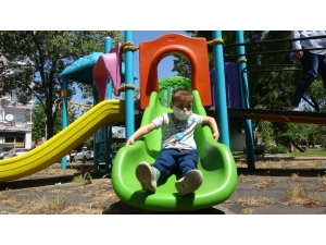 Çanakkale’de İzinle Sokağa Çıkan Çocuklar Doyasıya Eğlendi