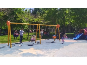 Yaklaşık İki Aydır Evden Çıkmayan Çocuklar Parklara Akın Etti