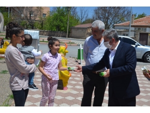 Parklara Akın Eden Çocukları Başkan Özkan Altun Karşıladı