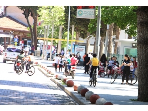 Sokaklar Çocuk Sesleriyle Şenlendi