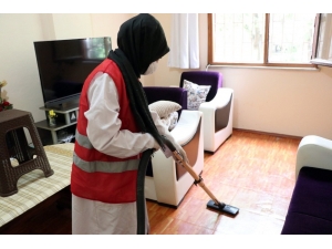 Sultanbeyli’nde “Şefkat Eli” Ekibi, 4 Yılda Bin 500 Eve Hizmet Verdi