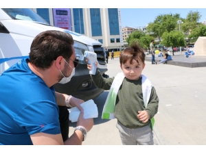 Dışarı Çıkan Çocuklar Kartal Meydanı’nda Doyasıya Eğlendi