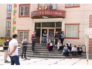Hdp Önündeki Ailelerin Evlat Nöbeti 254’üncü Gününde