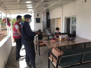 Seyitgazi Vefa Ekibinden Sağlık Çalışanının Oğluna Doğum Günü Sürprizi