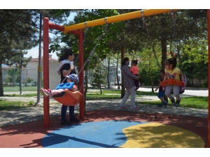 Bolu’da, Sokağa Çıkma Kısıtlaması Kaldırılan Çocuklar Parkları Doldurdu