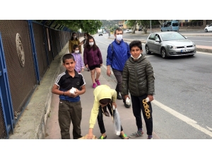 Yaşıtları Parkta Oynarken Onlar Mendil Sattı