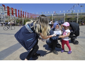 Aydın Büyükşehir Belediyesi Çocuklara Binlerce Maske Dağıttı