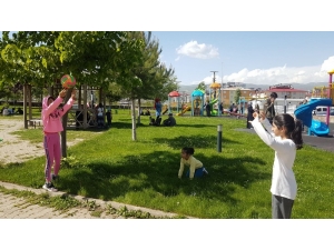 Bingöl’de 4 Saati Oyunlarla Geçiren Çocuklar, Evlerine Mutlu Döndü