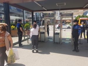 Avm’ye Giden Vatandaşlar Virüs Tedbirleri Konusunda Bilgilendirildi