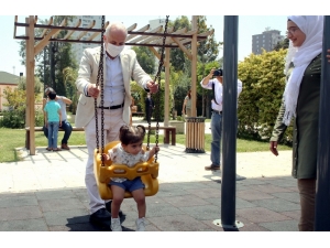 Başkan Gültak, Parklara Akın Eden Çocuklarla Buluştu