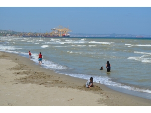 Sokağa Çıkma İzinlerinde Denize Girdiler