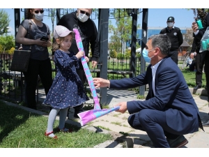 Gölbaşı’nda Çocuklara Uçurtma Sürprizi