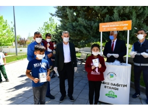 Yeşilyurt Belediyesi’nden Çocuklara Özel Maske