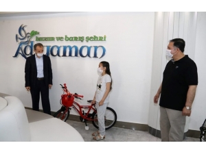 Kılınç, Minik Şiir Severlere Ödüllerini Takdim Etti