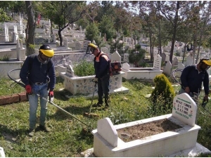Sungurlu’da Mezarlıklarda Hummalı Çalışma