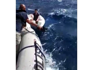 İzmir’de Denizin Ortasında Can Pazarı