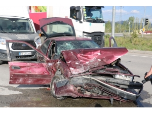 Otomobil Hurdaya Döndü: 1 Yaralı