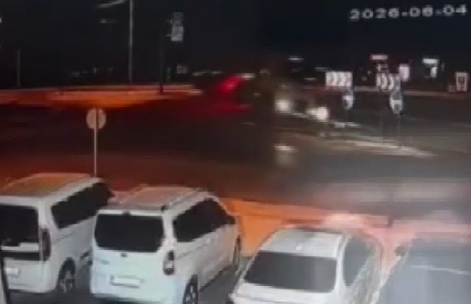 gaziantep-te-arpa-yuklu-tirin-devrilme-ani-kamerada