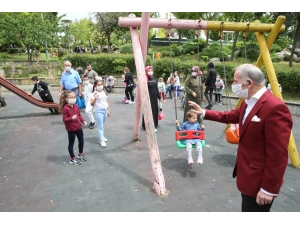 Bayrampaşa’da Parklar Bayram Yerine Döndü