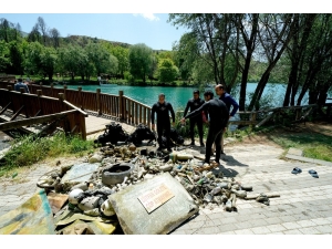 Göletten Balık Yerine Çöp Çıktı