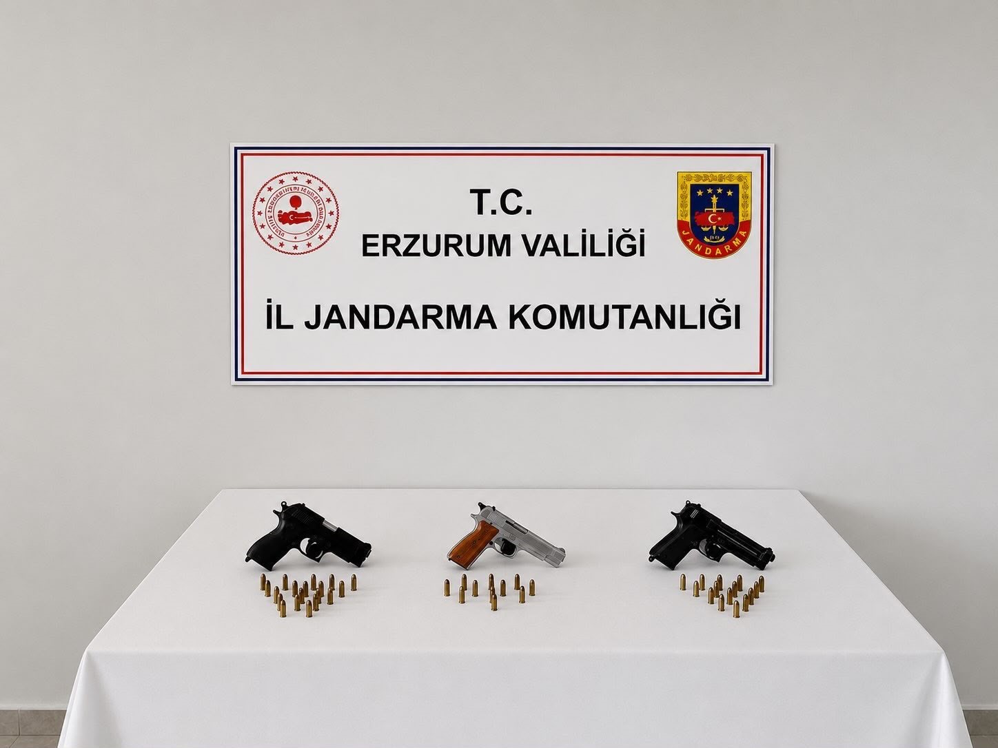 erzurum-da-dugun-konvoyuna-dev-ceza-4-gozalti-570-bin-tl-ceza-ve-araclar-trafikten-men-edildi