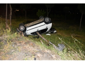 Otomobiliyle Takla Atıp Kaza Yapan Sürücü Aracını Bırakıp Kaçtı