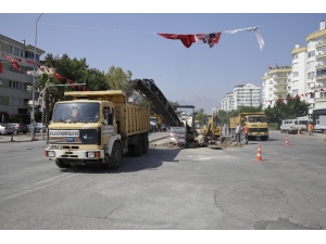 Atatürk Bulvarı Ve Gazi Mustafa Kemal Bulvarı Kesişimindeki Kavşak Genişliyor
