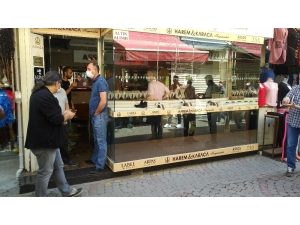 İzmir’in Göbeğinde Kuyumcu Soygunu