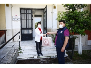 Denizli’de 500 Asm Hemşiresine Koruyucu Set Hediye Edildi