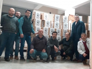Mahalle Derneğinden İhtiyaç Sahiplerine Yardım Kolisi