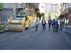 Bağlar Belediyesi Mahallenin 20 Yıllık Asfalt Sorununu Çözdü