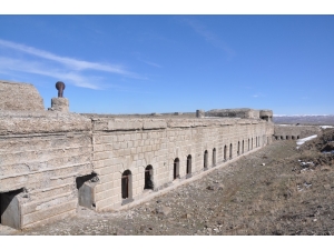 Üzerindeki Dinleme Borusuyla Düşman Püskürtülüyordu